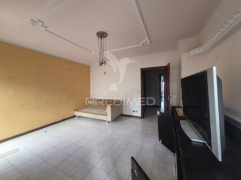 Apartamento t3 em carregado com elevador