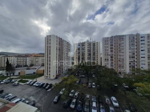 Apartamento t3 em carregado com elevador
