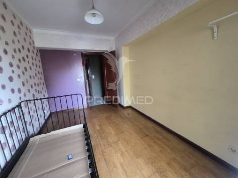Apartamento t3 em carregado com elevador