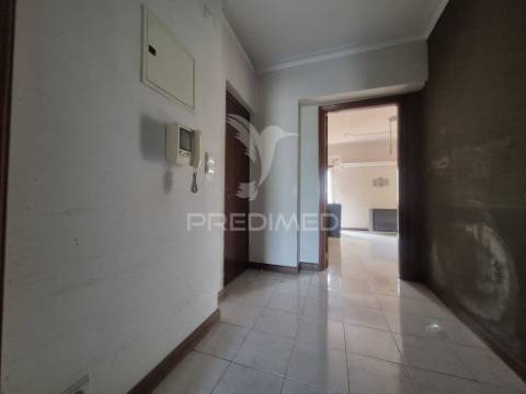 Apartamento t3 em carregado com elevador
