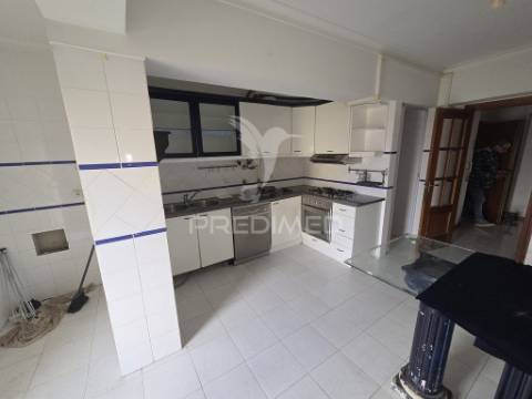 Apartamento t3 em carregado com elevador