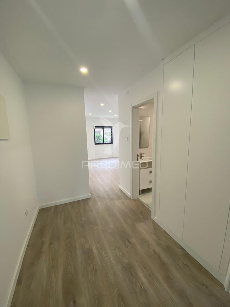 Apartamento t2 totalmente remodelado - barreiro centro