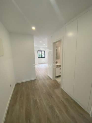 Apartamento t2 totalmente remodelado - barreiro centro