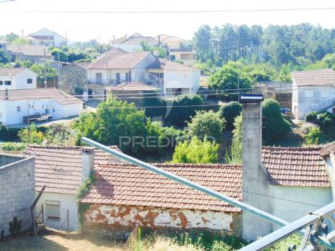Moradia com quintal, a 12 kms de vila real