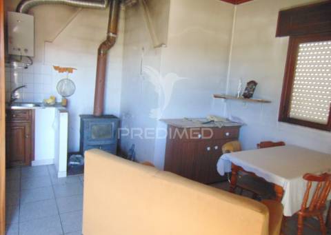 Moradia com quintal, a 12 kms de vila real