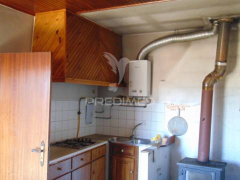 Moradia com quintal, a 12 kms de vila real