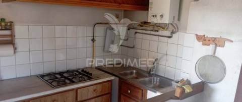 Moradia com quintal, a 12 kms de vila real