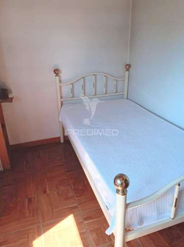 Moradia com quintal, a 12 kms de vila real