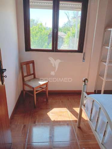 Moradia com quintal, a 12 kms de vila real