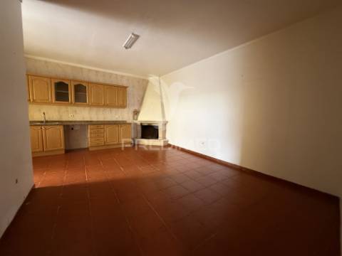 Moradia t2 com garagem – póvoa das mós, pernes | santarém