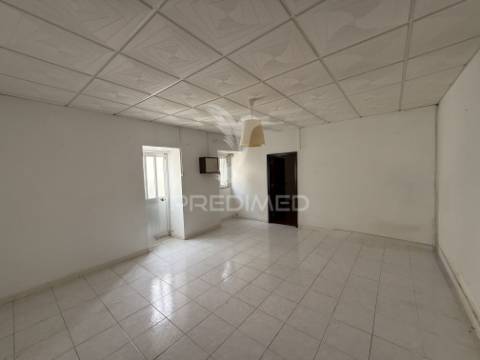 Moradia t2 com garagem – póvoa das mós, pernes | santarém
