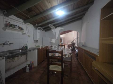Moradia térrea com quintal – safara | 604 m² de terreno