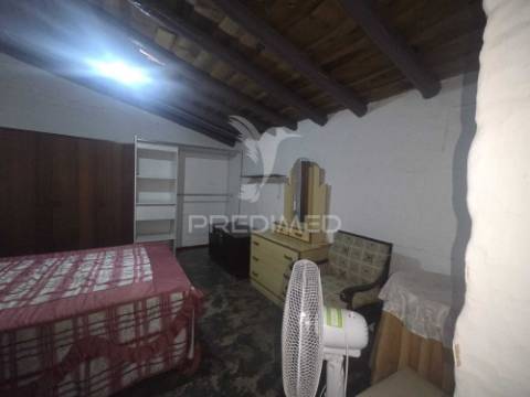 Moradia térrea com quintal – safara | 604 m² de terreno