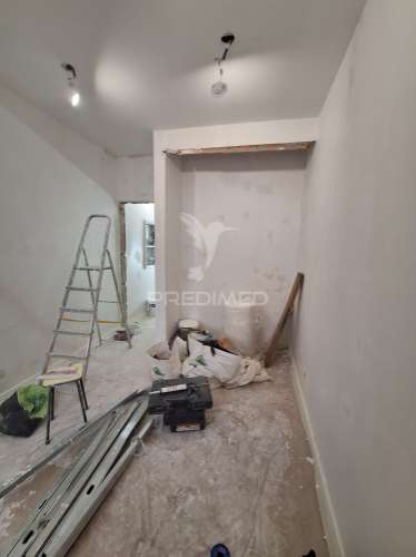 Remodelado junto estação da amadora