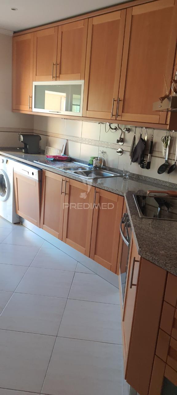 Apartamento t2 com terraço, garagem e arrecadação -urb. das caldelas-elvas