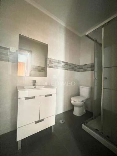 Apartamento t2 totalmente remodelado - baixa da banheira