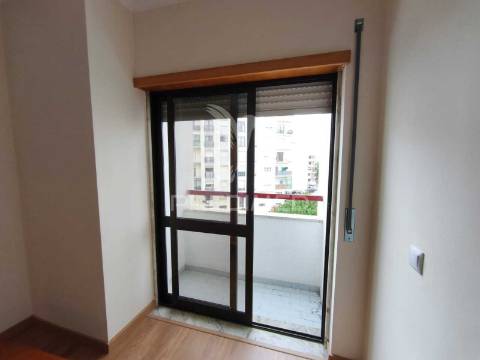 Apartamento t3 em serra das minas