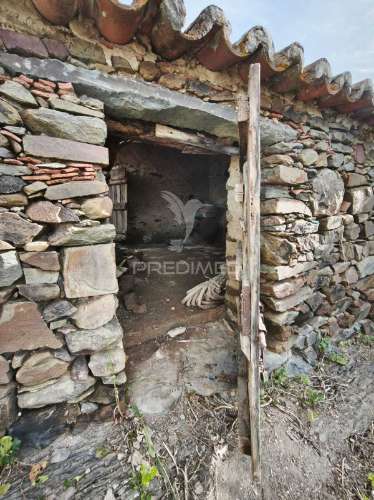 Casa em pedra para restaurar com quintal || concelho de mértola