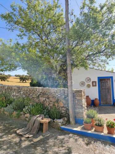 Casa em pedra para restaurar com quintal || concelho de mértola