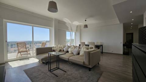 Penthouse t3 com vista espetacular para a cidade e rio, carnaxide, lisboa