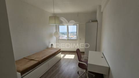 Penthouse t3 com vista espetacular para a cidade e rio, carnaxide, lisboa