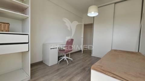 Penthouse t3 com vista espetacular para a cidade e rio, carnaxide, lisboa