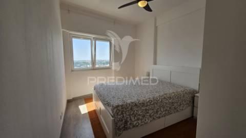 Penthouse t3 com vista espetacular para a cidade e rio, carnaxide, lisboa