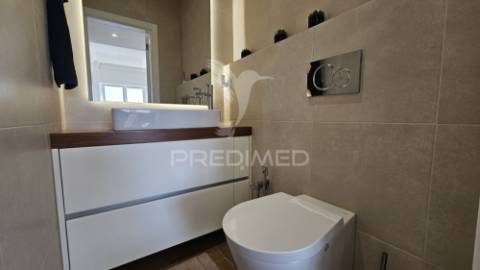 Penthouse t3 com vista espetacular para a cidade e rio, carnaxide, lisboa