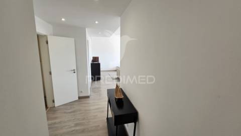 Penthouse t3 com vista espetacular para a cidade e rio, carnaxide, lisboa