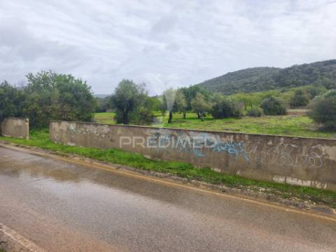 Paderne - terreno com água e eletricidade
