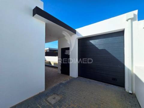 Moradia isolada t3, c/piscina e box, brejo clérigo - azeitão