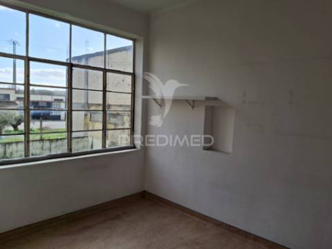 Apartamento t2 para remodelação.