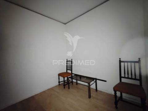 Moradia  para restauro com elevado potencial de investimento – oliveira do douro