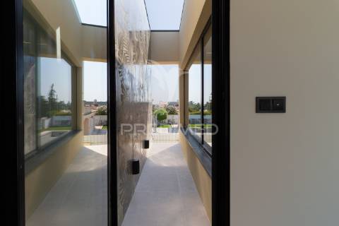 Moradia t5 contemporânea de luxo perto de lisboa