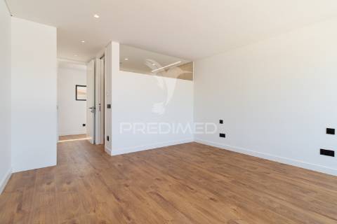 Moradia t5 contemporânea de luxo perto de lisboa