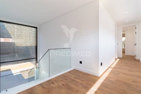 Moradia t5 contemporânea de luxo perto de lisboa