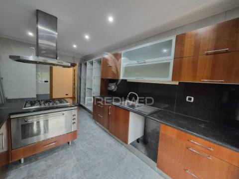 Apartamento t2  no edifício varandas da lezíria (vila franca de xira)