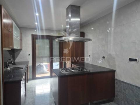Apartamento t2  no edifício varandas da lezíria (vila franca de xira)