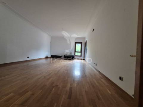 Apartamento t2  no edifício varandas da lezíria (vila franca de xira)
