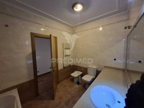 Apartamento t2  no edifício varandas da lezíria (vila franca de xira)