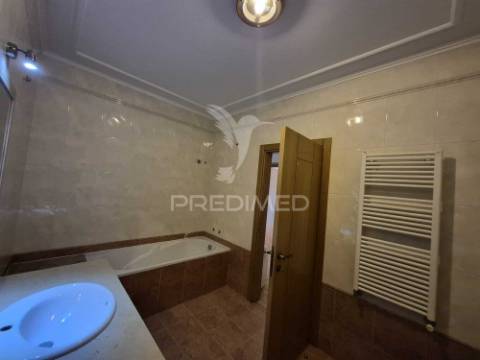 Apartamento t2  no edifício varandas da lezíria (vila franca de xira)