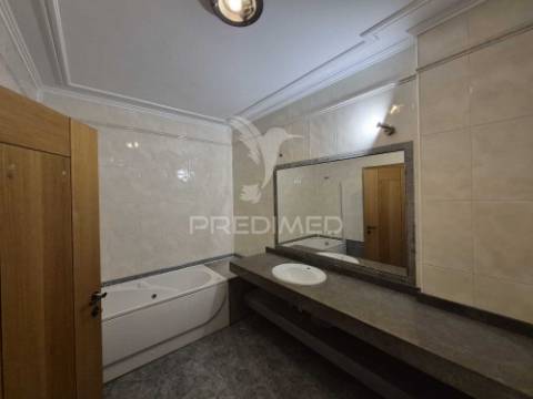 Apartamento t2  no edifício varandas da lezíria (vila franca de xira)