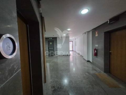 Apartamento t2  no edifício varandas da lezíria (vila franca de xira)
