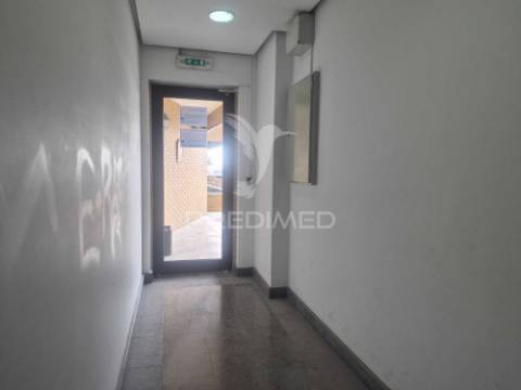 Apartamento t2  no edifício varandas da lezíria (vila franca de xira)