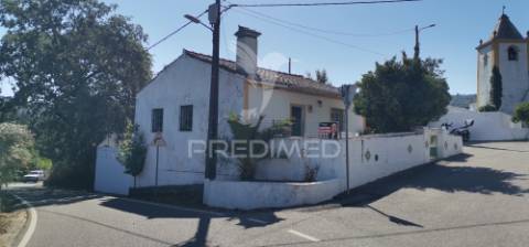 Moradia t2 com quintal