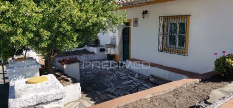 Moradia t2 com quintal