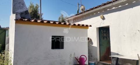 Moradia t2 com quintal