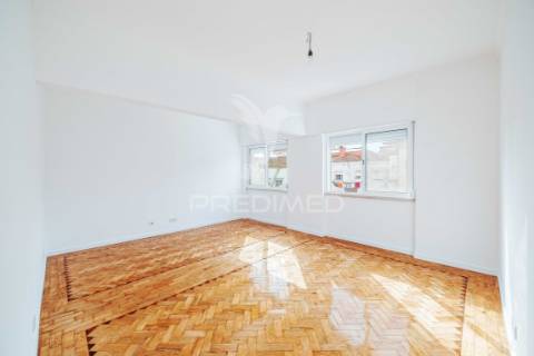Apartamento t2 | renovado | queluz | arrendamento