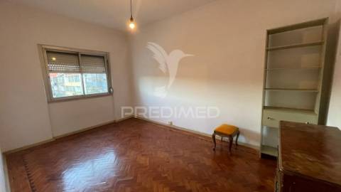 Apartamento t2 na cova da piedade – localização estratégica e excelente potencial