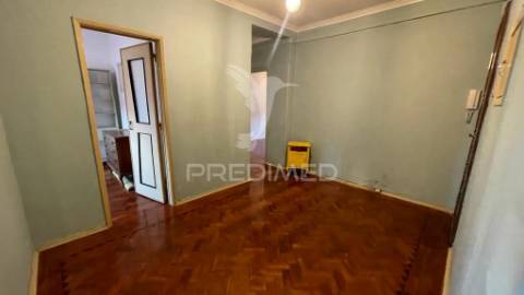 Apartamento t2 na cova da piedade – localização estratégica e excelente potencial